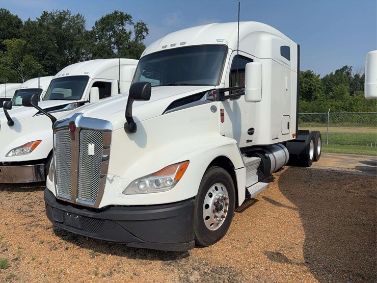2022-kenworth-t680-image-1