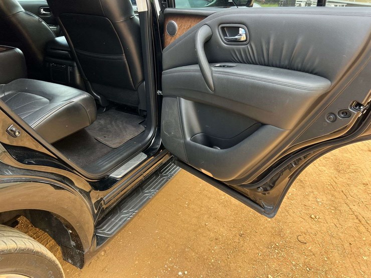 2012-infiniti-qx56-image-36