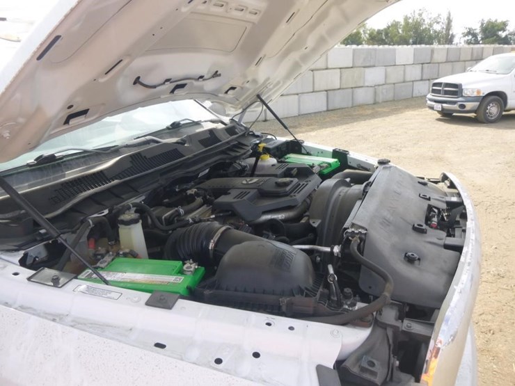 2016-dodge-ram-3500-image-31