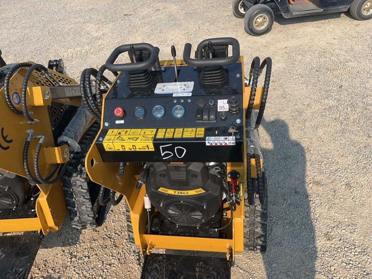 agt-compact-track-loader-image-4