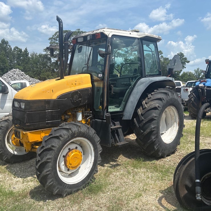 #106 • 2002 New Holland Tractor
