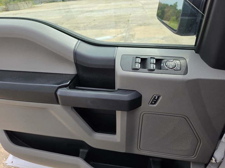2020-ford-f150-image-41