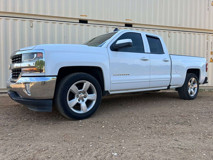 2017-chevrolet-silverado-1500-image-1