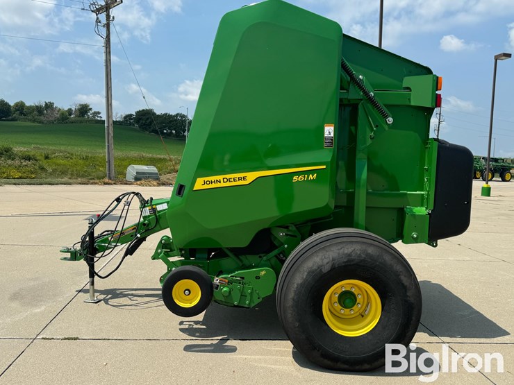 2024-john-deere-561m-image-8