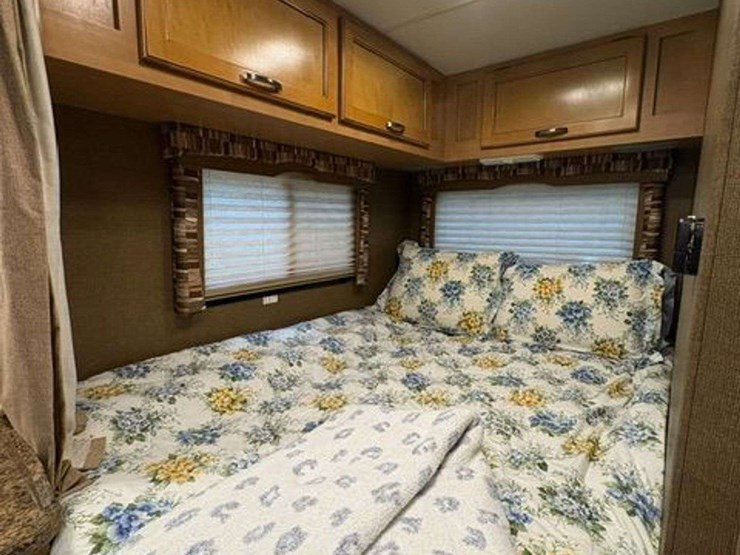 2015-ford-e350-image-34