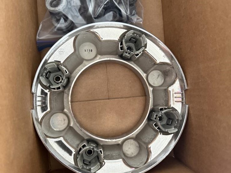 general-grabber-lt275/65r18-tires-on-8-bolt-ford-rims-image-13