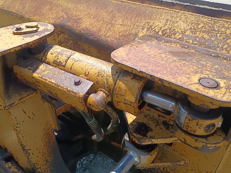 caterpillar-d4c-image-54