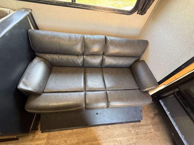 2022-grey-wolf-bumper-pull-camper-image-24