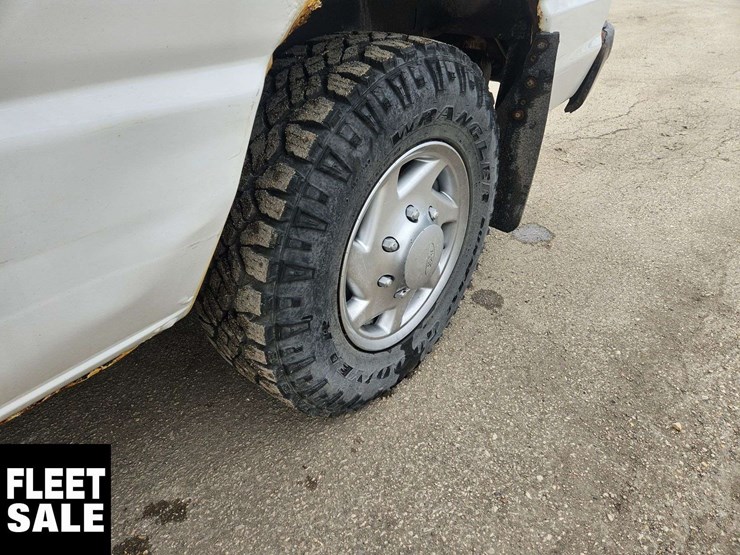 2010-ford-cargo-image-10