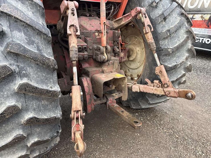 allis-chalmers-7040-image-11