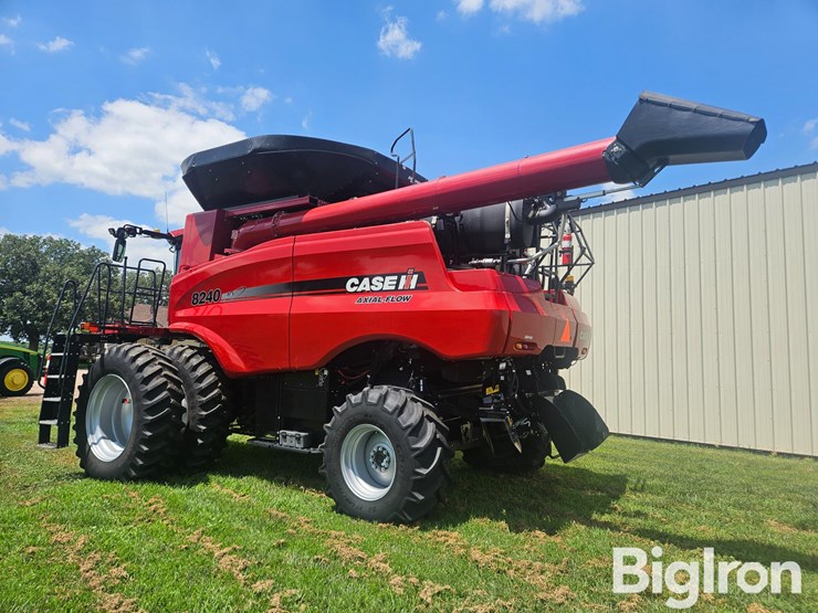 2017-case-ih-8240-image-7