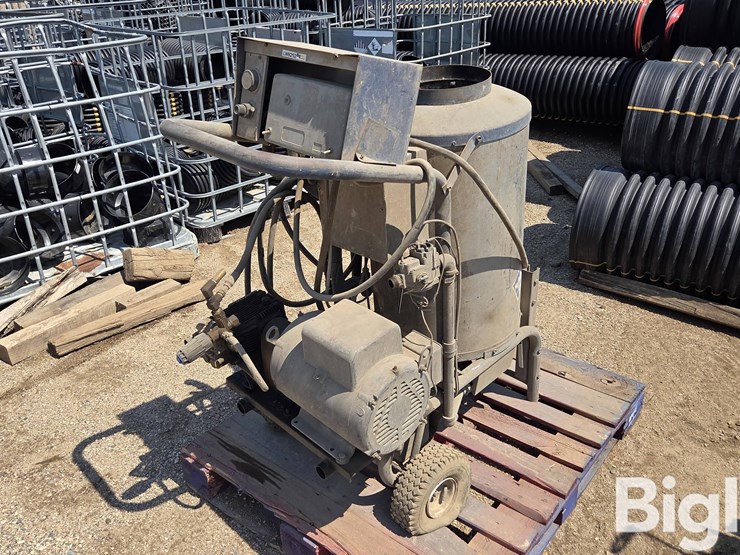 american-made-cleaners-hot-water-pressure-washer-image-1