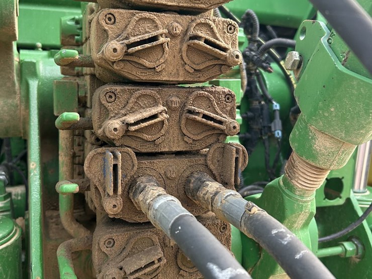 2013-john-deere-8285r-image-14