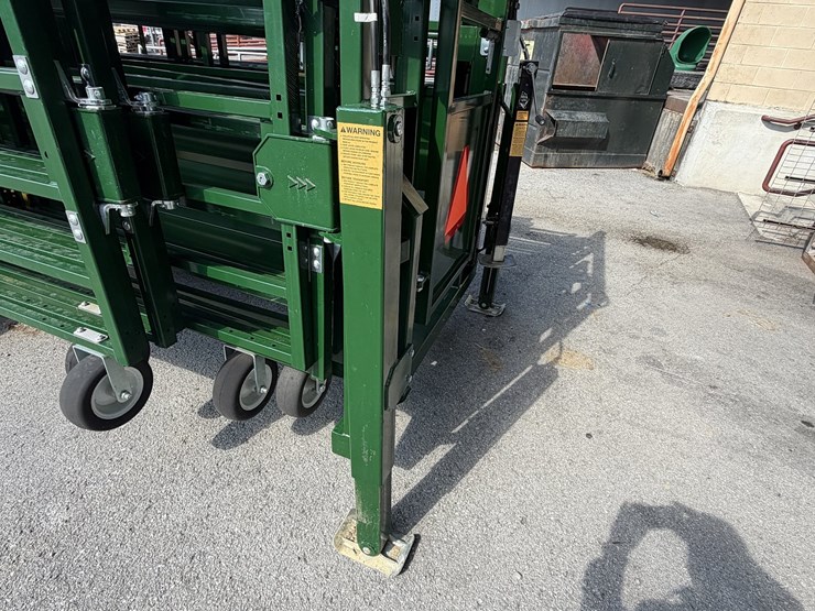 new/unused-arrowquip-heeler-75c-portable-corral,-chute-and-alley-image-22
