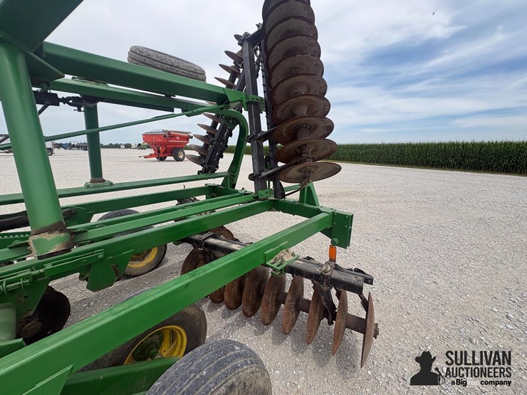john-deere-235-image-13