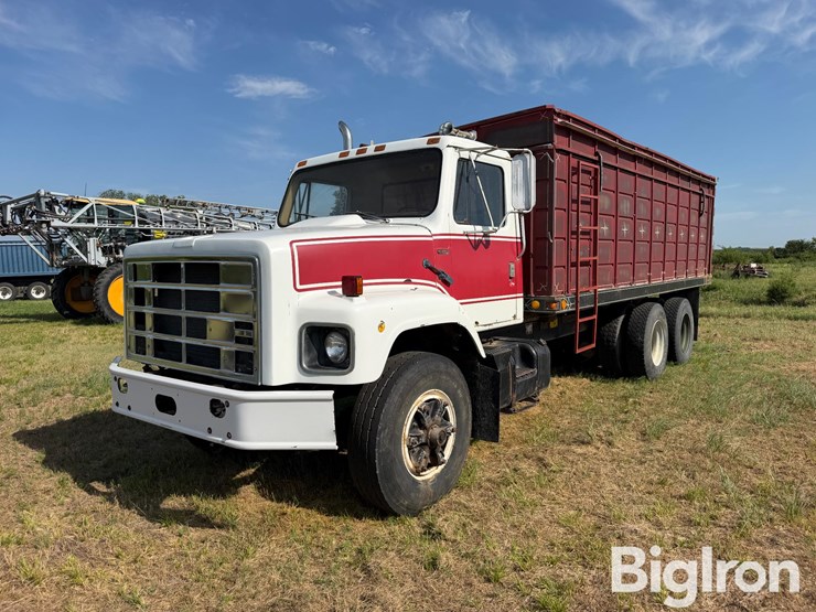 1979-international-f-2654-t/a-grain-truck-image-1