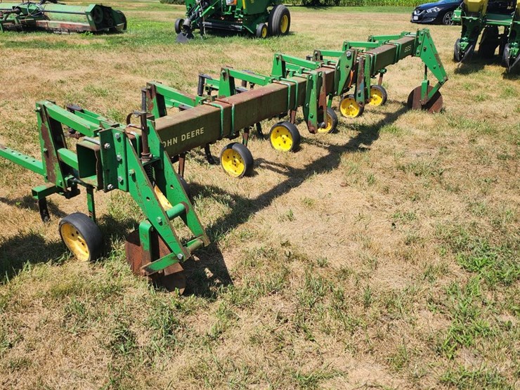 john-deere-825-image-1