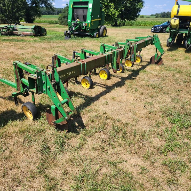 JOHN DEERE 825