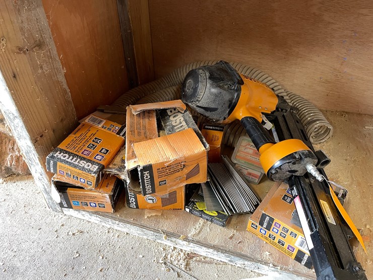 #10158-•-bostitch-pneumatic-nail-gun-image-1