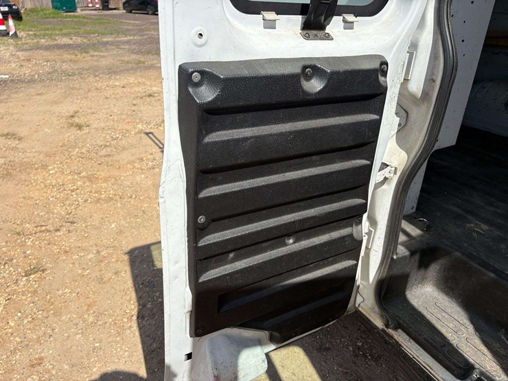 2018-chevrolet-express-2500-image-20