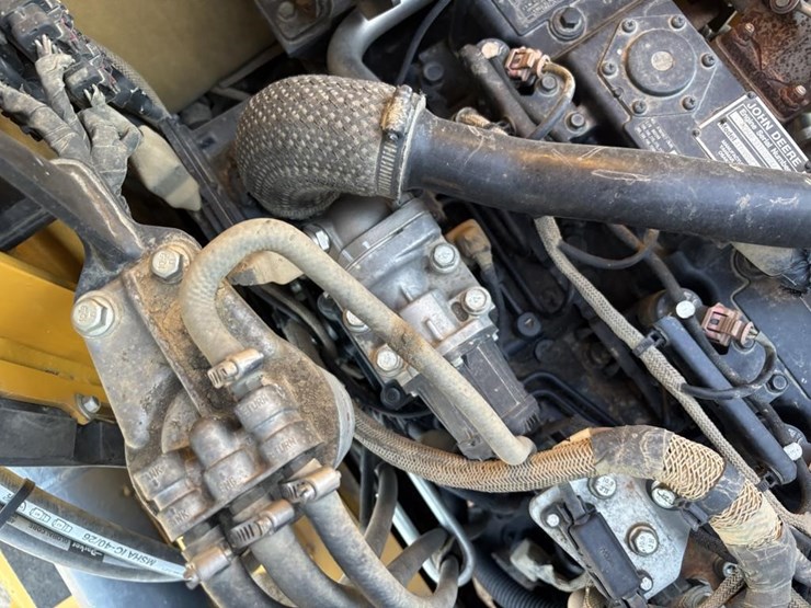 2020-deere-210l-image-52