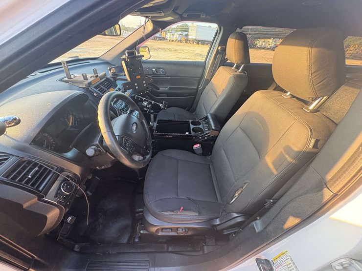 2018-ford-explorer-image-12