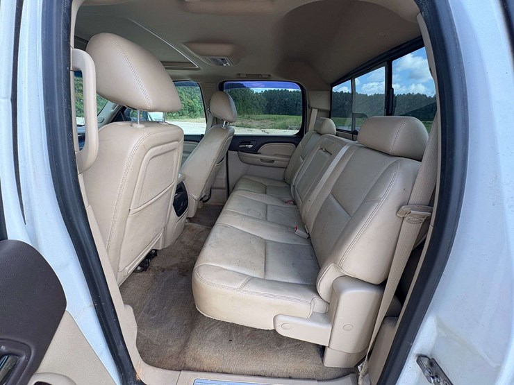 2013-gmc-sierra-2500hd-image-17
