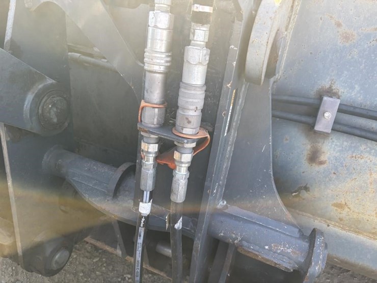 2020-deere-210l-image-15
