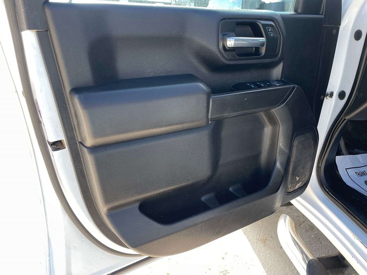 2023chevrolet-silverado-2500-4-door-crew-cab-4x4-pickup-truck-(176,756-miles)-image-9
