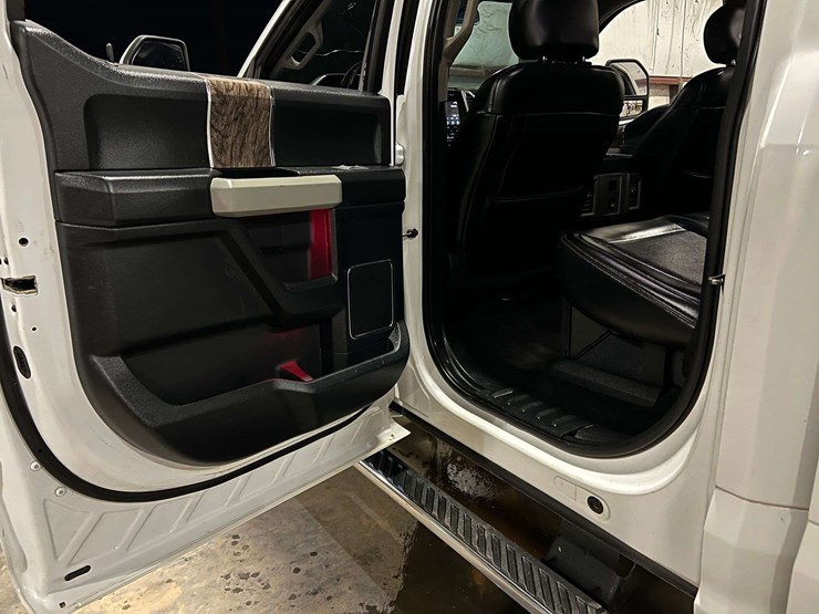 2017-ford-f250-lariat-image-28