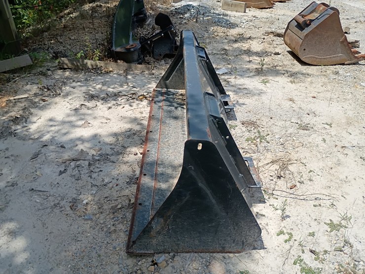#24635-•-72"-smooth-bucket-skid-steer-attachment-image-2
