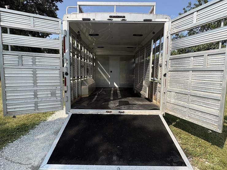 2018-bison-8011ldstlt-stock-combo-living-quarters-trailer-image-12