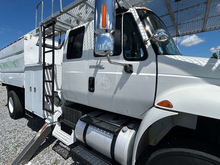 2011-international-durastar-4300-image-11