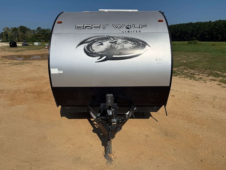 2022-grey-wolf-bumper-pull-camper-image-5
