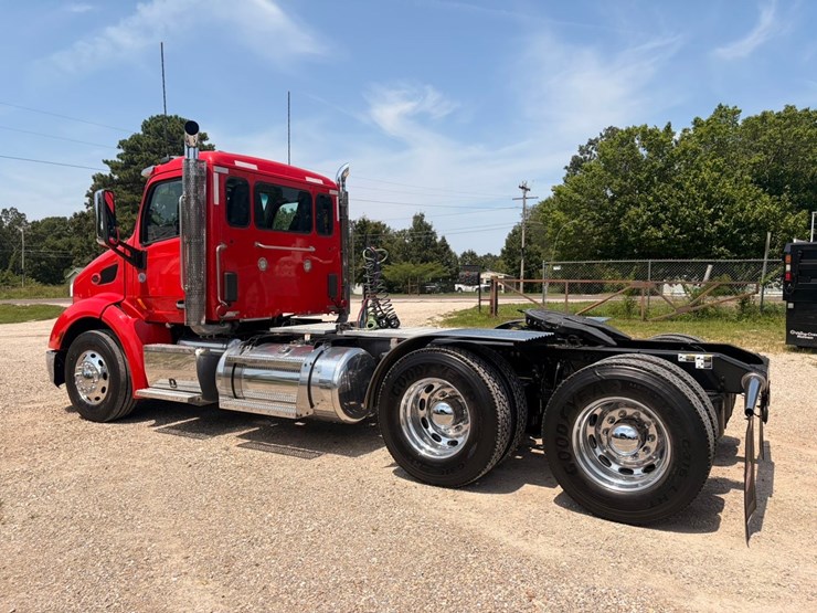 2020-peterbilt-579-image-4
