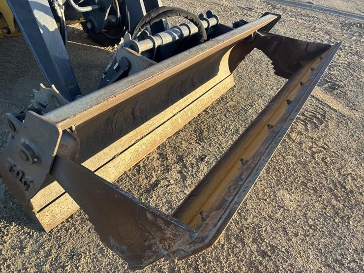 2020-deere-210l-image-13