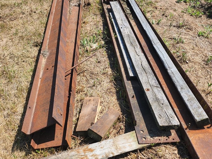 #2828-•-(4)-metal-i-beams-image-1