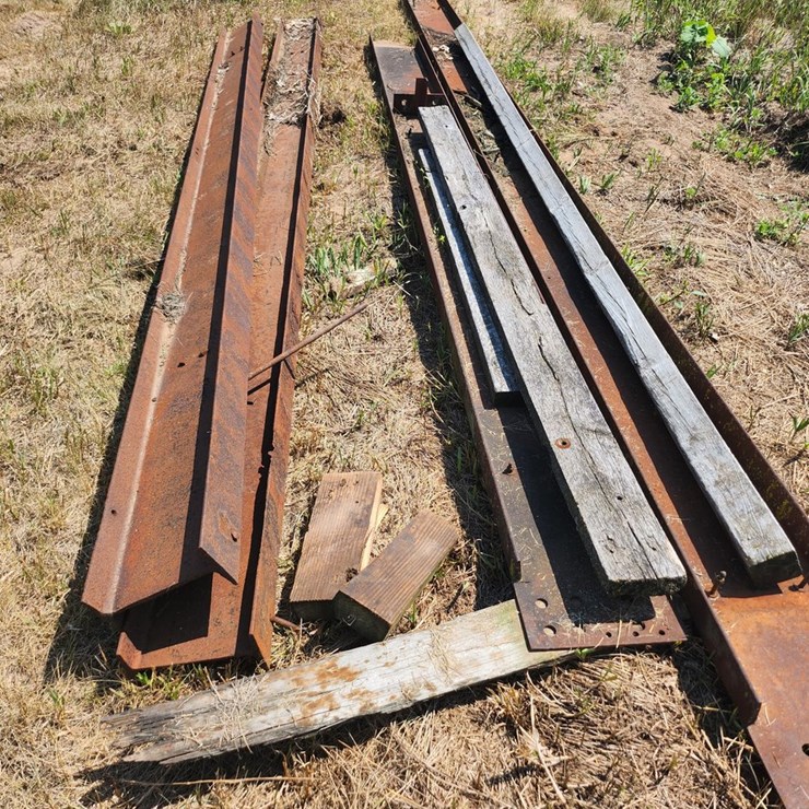 #2828 • (4) Metal I Beams