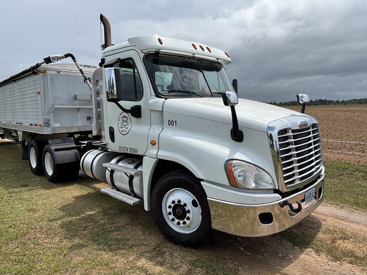 2015-freightliner-cascadia-image-3