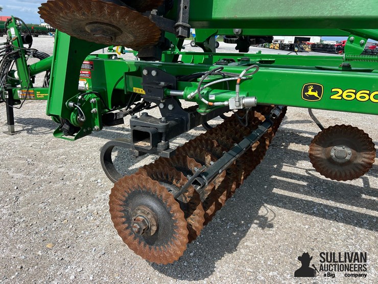 2021-john-deere-2660vt-image-16