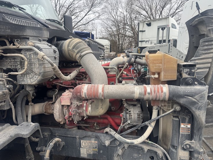 2019-peterbilt-579-image-7