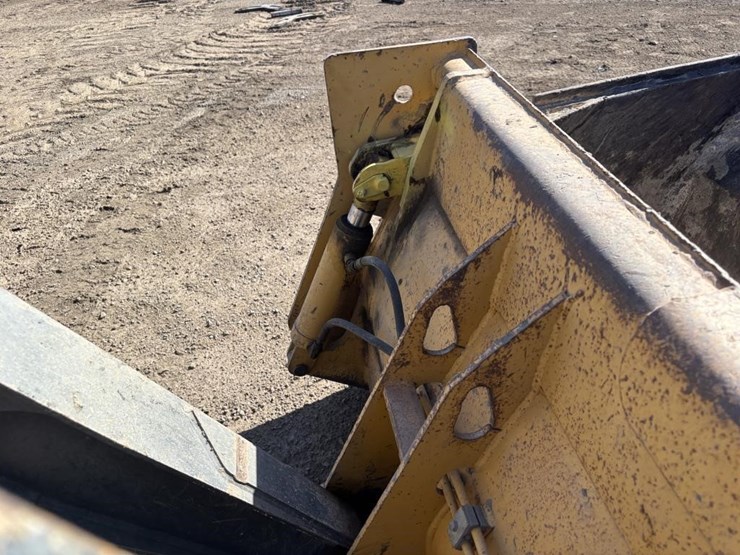 2007-deere-410j-image-16