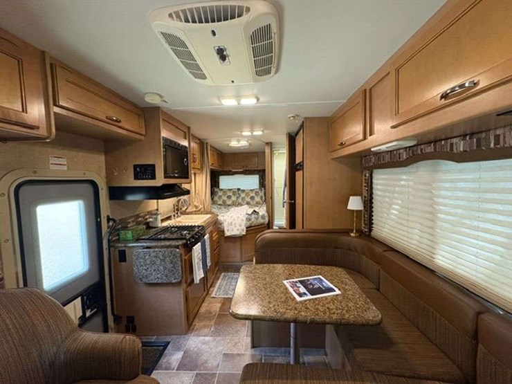 2015-ford-e350-image-24
