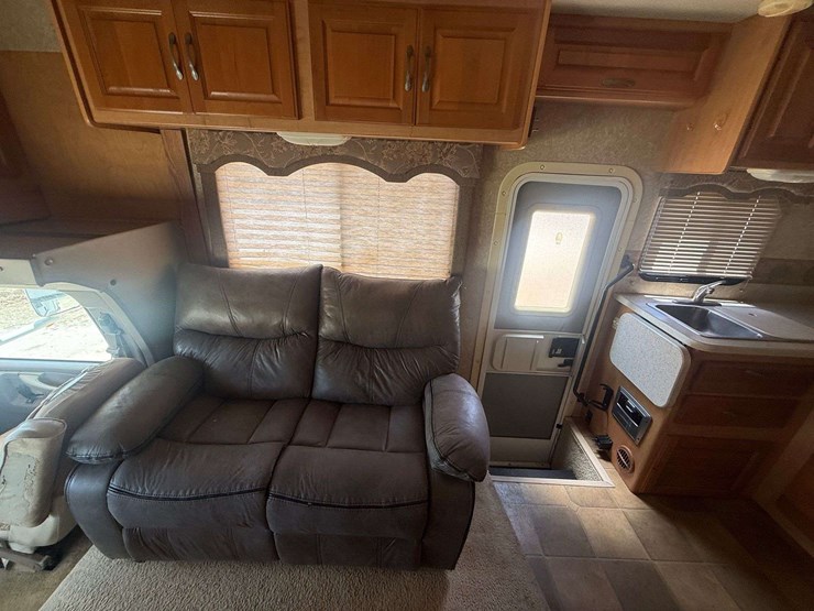 2007-chevrolet-express-"chateau"-(72,384-miles)-image-37