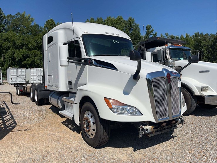 2022-kenworth-t680-image-3