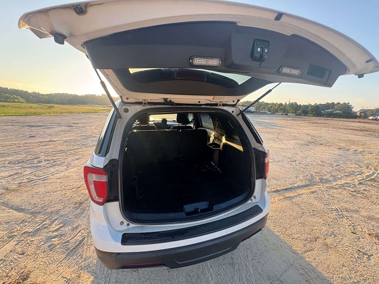 2018-ford-explorer-image-17