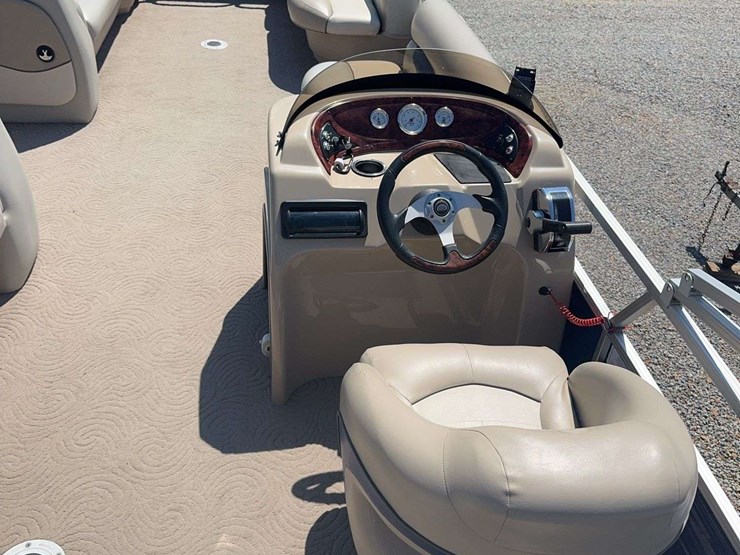2012-suntracker-24'-dlx-pontoon-boat-(party-barge)-image-28