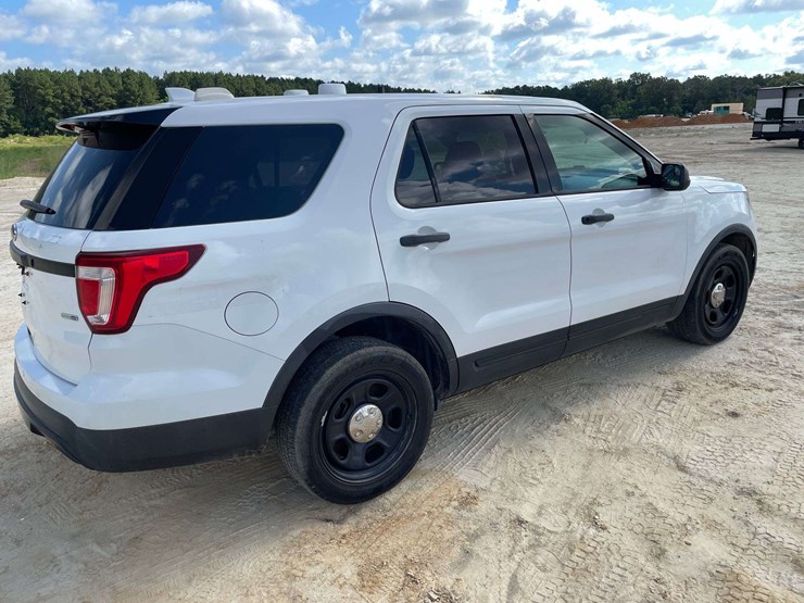 2017-ford-explorer-image-3