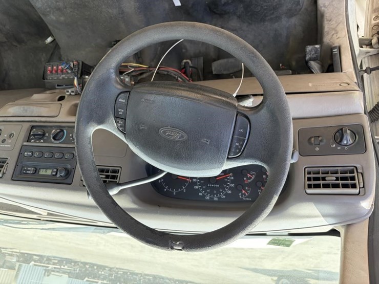 2001-ford-f350-image-27