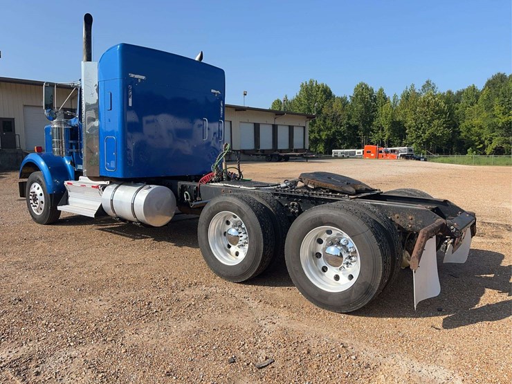 2015-kenworth-w9-series-tractor-truck-image-4